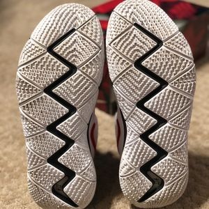 Custom Nikeid Kyrie 4s